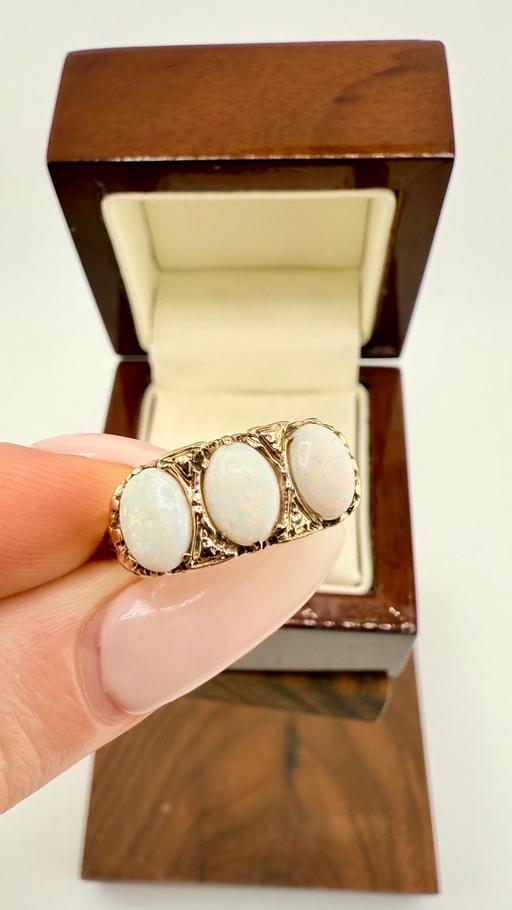 Buy & Sell Harrow on the Hill North West London - Photos for Stunning Heavy 9ct Gold Triple Opal Ring