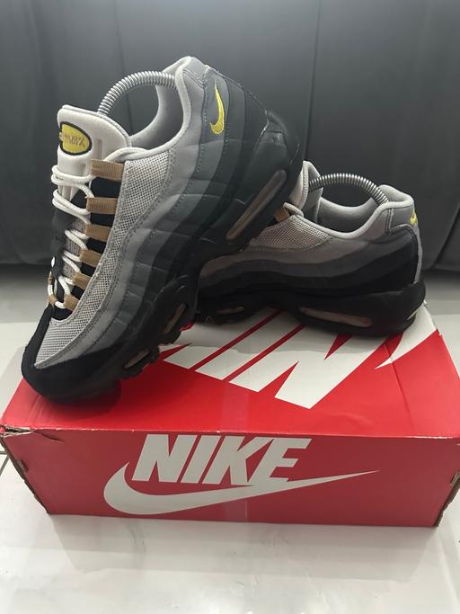 Buy & Sell Walton Liverpool - Photos for Nike AIRMAX 95