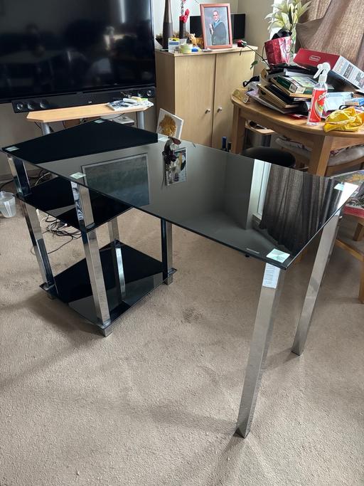 Buy & Sell Redhill Reigate and Banstead - Photos for Tempered Glass Table/Desk