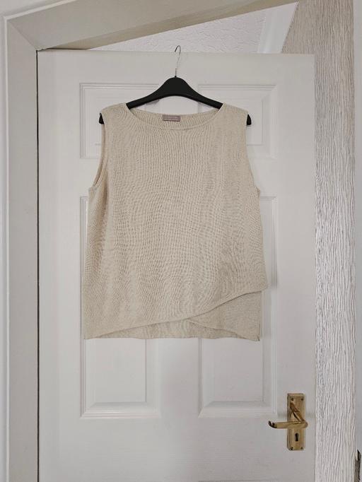 Buy & Sell Newton Doncaster - Photos for Sleeveless jumper, size large..16/18.