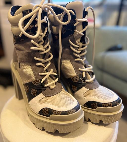 Buy & Sell Ealing West London - Photos for Guess boots