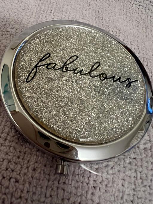 Buy & Sell Hetton-Le-Hole Sunderland - Photos for Pretty Compact Mirror ( New )