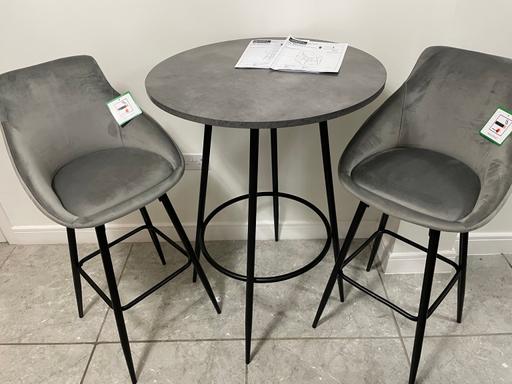 Buy & Sell Halewood Knowsley - Photos for Brand new breakfast bar with stools