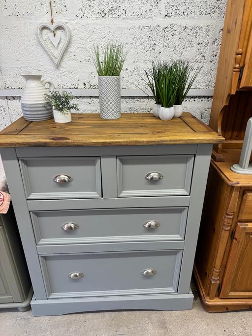 Buy & Sell Hoobrook Wyre Forest - Photos for Pine chest of drawers