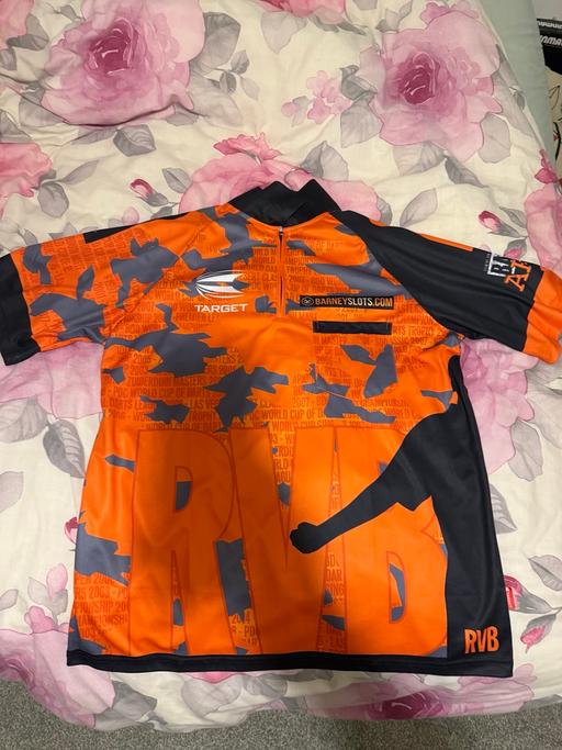 Buy & Sell East Runton North Norfolk - Photos for Raymond van barneveld signed darts shirt