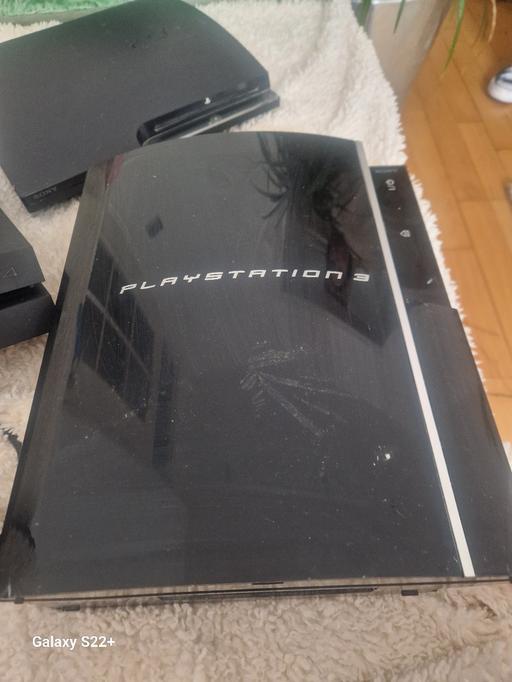 Buy & Sell Holloway North London - Photos for 3 playstations 2 ps3 and 1 ps4