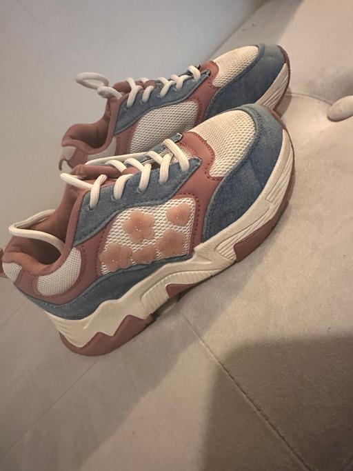 Buy & Sell Chalton Central Bedfordshire - Photos for Girls trainers