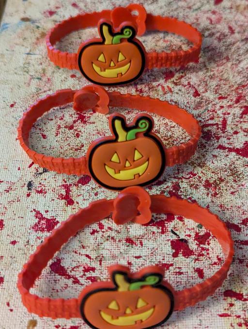 Buy & Sell Georgetown Blaenau Gwent - Photos for 🎃 Halloween 3 x plastic pumpkin bracelets wi
