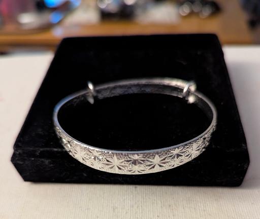 Buy & Sell Georgetown Blaenau Gwent - Photos for Adults 999 fine silver starburst bangle. New