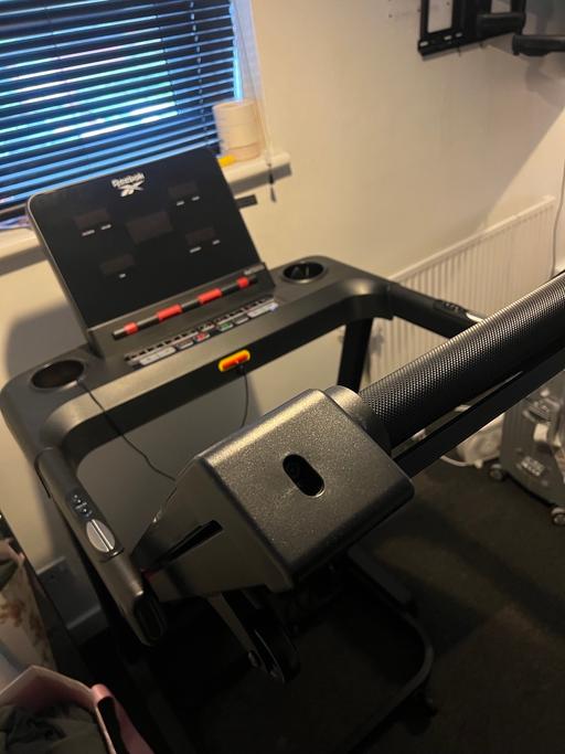 Buy & Sell Phipps Bridge Station Merton - Photos for Reebok treadmill