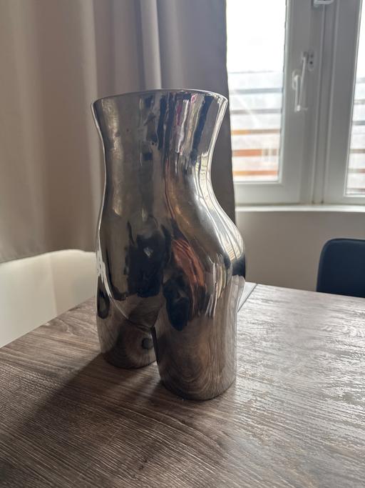 Buy & Sell Purley Croydon - Photos for Vase