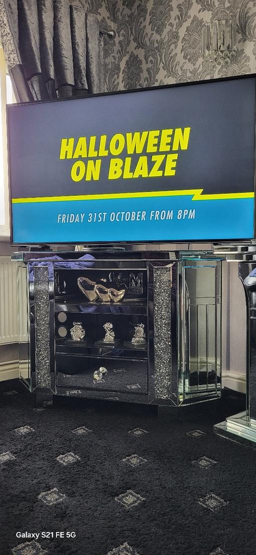 Buy & Sell Bloxwich Walsall - Photos for CORNER GLASS T.V TABLE 
