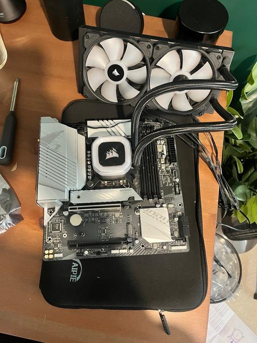 Buy & Sell Shifnal Shropshire - Photos for Gigabyte Mobo, i7 13700f and Corsair AIO