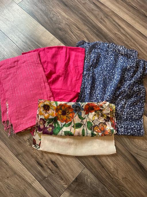 Buy & Sell Longley Sheffield - Photos for Woman’s scarfs
