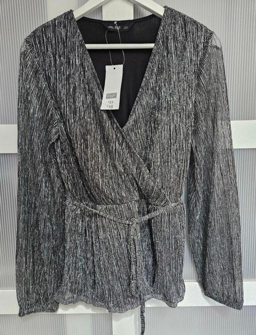 Buy & Sell Weston Point Halton - Photos for 🌟NEW🌟 Size 14 F&F sparkly top