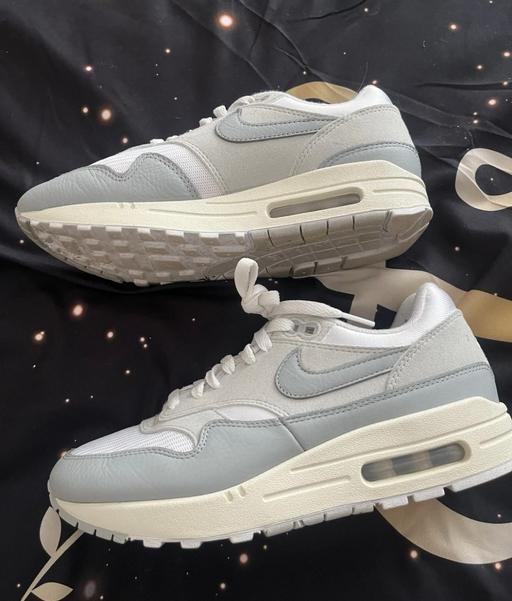 Buy & Sell Wallasey Wirral - Photos for Womens nike 90’s trainers size 5