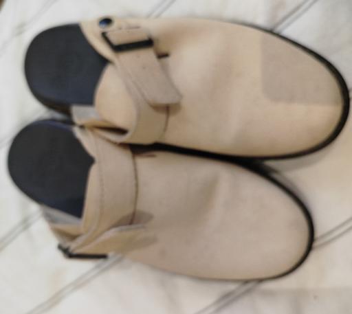 Buy & Sell Knaphill Woking - Photos for Cream Doc Marten Clogs Size 6