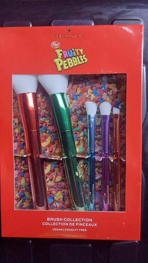 Buy & Sell Becontree Heath East London - Photos for Revolution pebbles make up brush set