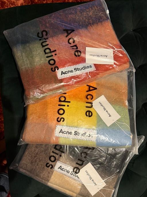 Buy & Sell Grange Park Saint Helens - Photos for Unisex scarfs