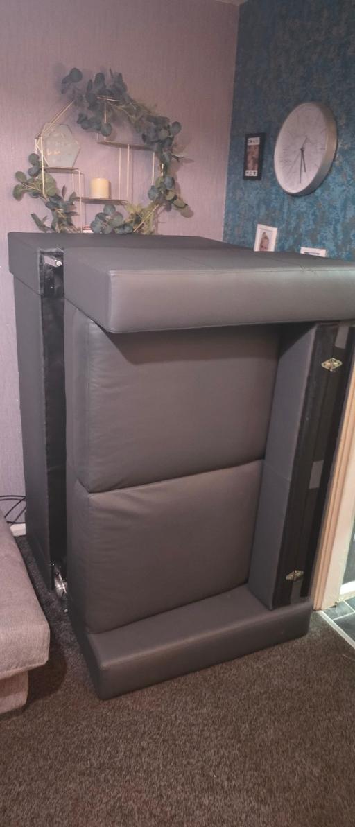 Buy & Sell South Lancashire Industrial Estate Wigan - Photos for grey leather 2 x 2