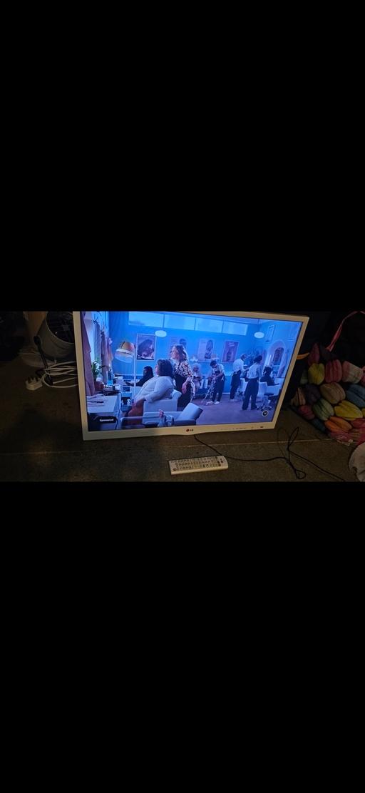 Buy & Sell Birchills Walsall - Photos for 29” smart tv 19v