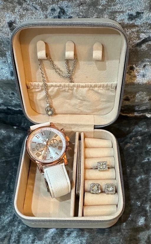 Buy & Sell Shirley Solihull - Photos for Jewellery box , watch, necklace & earrings