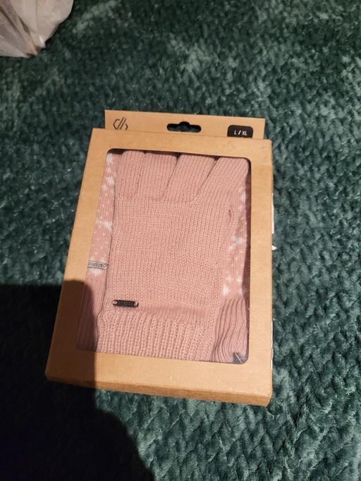 Buy & Sell Archway North London - Photos for scarf gloves