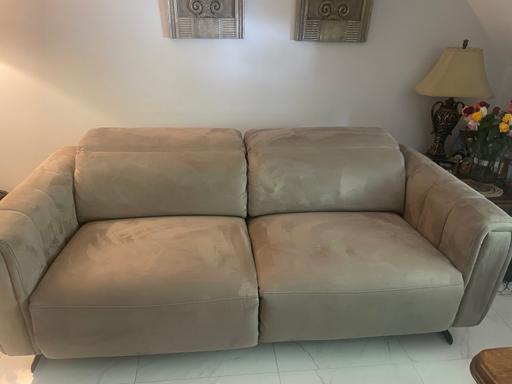 Buy & Sell The Ridgeway Enfield - Photos for 3seat sofa