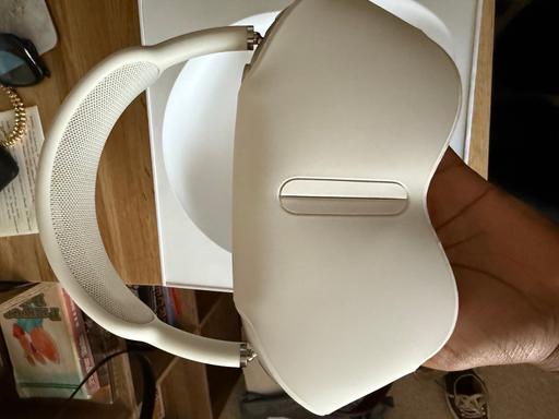 Buy & Sell Castle Industrial Estate Oldham - Photos for Apple AirPod max - starlight