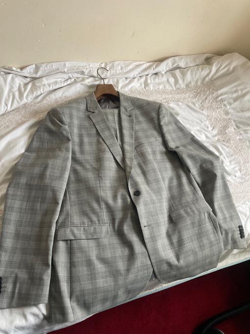 Buy & Sell Castle Green East London - Photos for Grey chequered suit