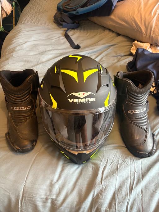 Vehicles Belbroughton Bromsgrove - Photos for Motorcycle helmet and boots