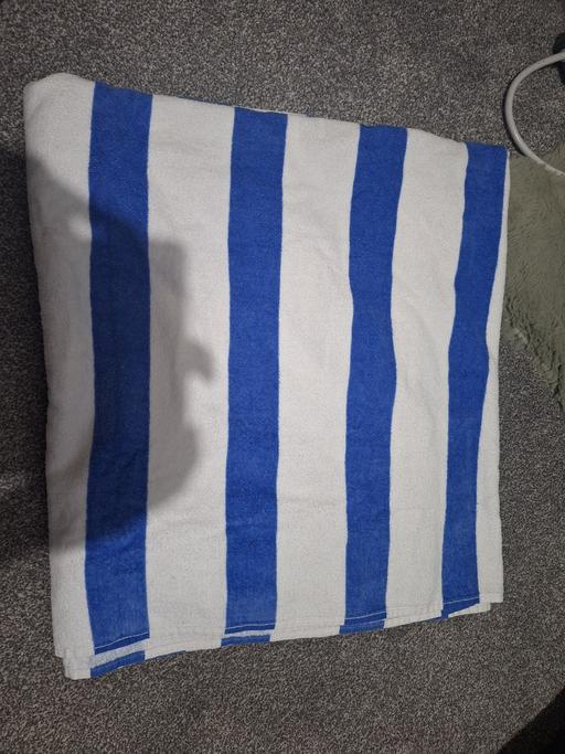 Buy & Sell Ettingshall Park Wolverhampton - Photos for Stripped Beach/Bath Towel