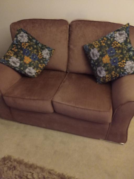 Buy & Sell Swanley Sevenoaks - Photos for 2 seat settee.