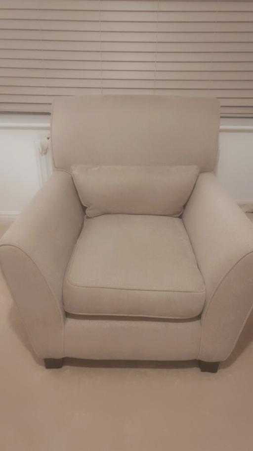 Buy & Sell Swaithe Barnsley - Photos for 4 seater sofa and chair