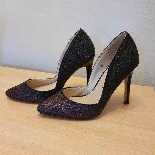 Buy & Sell Slough Slough - Photos for Sparkly Shoes Heels Black Red New size 3