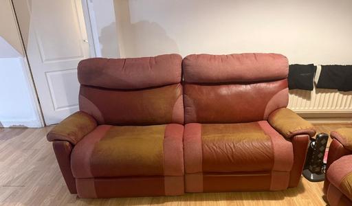 Buy & Sell Walton Park Milton Keynes - Photos for Three and two seater recline sofa.