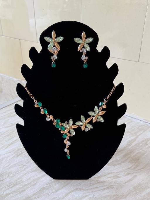 Buy & Sell Denham Buckinghamshire - Photos for Necklace and earrings