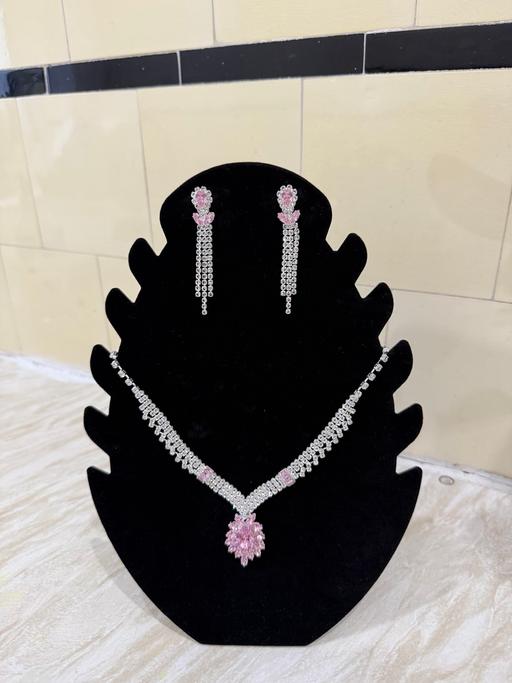 Buy & Sell Gerrards Cross Buckinghamshire - Photos for Necklace and earrings