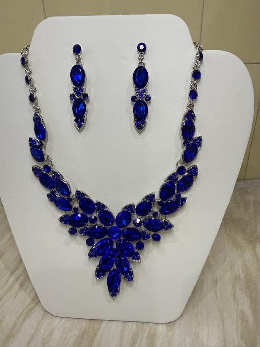 Buy & Sell Gerrards Cross Buckinghamshire - Photos for Necklace and earrings