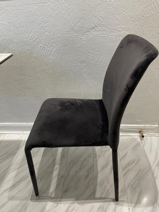 Buy & Sell Commercial Road East London - Photos for 4 grey velvet dining chairs