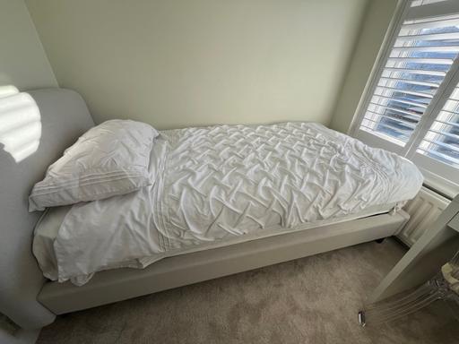 Buy & Sell Southborough South East London - Photos for Modern Curved Upholstered Bed Frame and mat