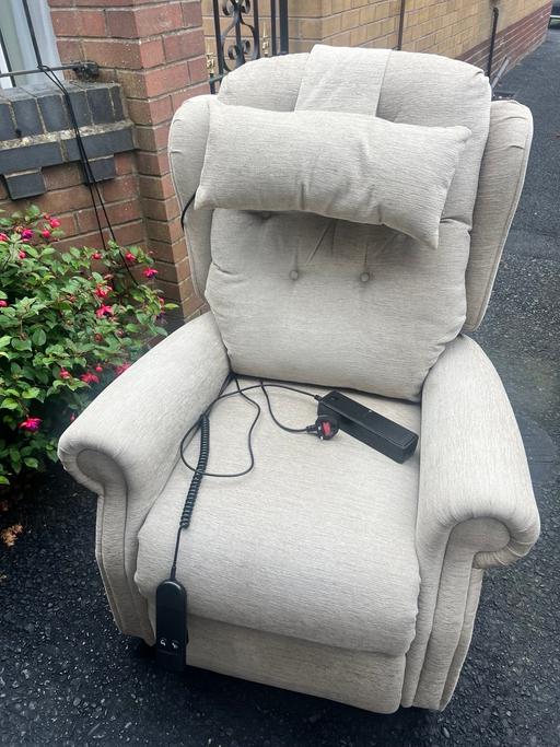 Buy & Sell Sandbach Cheshire East - Photos for Rise and Recliner Chair