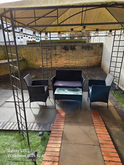 Buy & Sell Whitechapel East London - Photos for Garden table and chairs