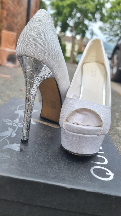 Buy & Sell Limehouse East London - Photos for Szie 4 White and Silver Heels