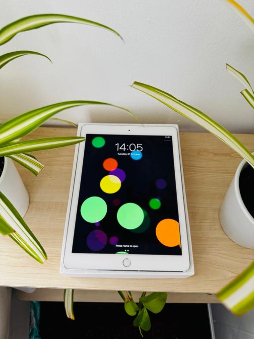 Buy & Sell Balsall Heath Birmingham - Photos for Apple iPad Air 2nd Gen Great Condition