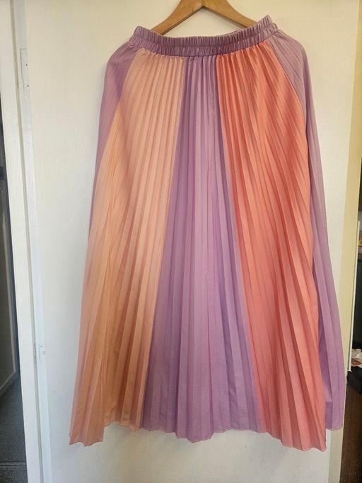Buy & Sell Millbank Central London - Photos for Women’s Ombre Pleated Midi Skirt – Lilac, Pea