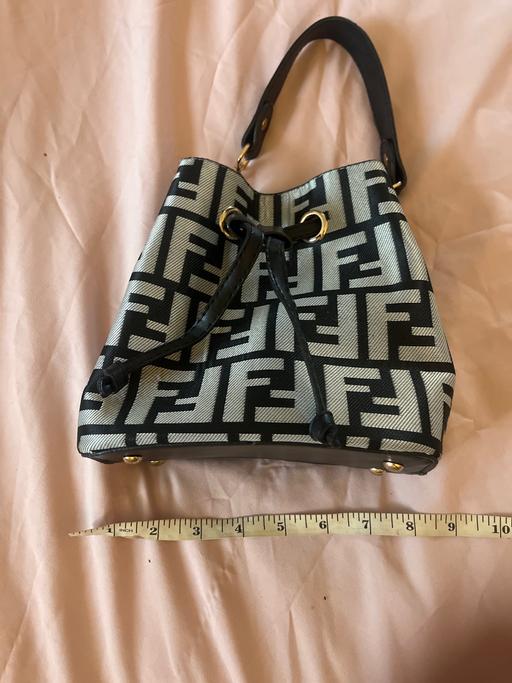 Buy & Sell - Photos for Ladies small pouch hand bag