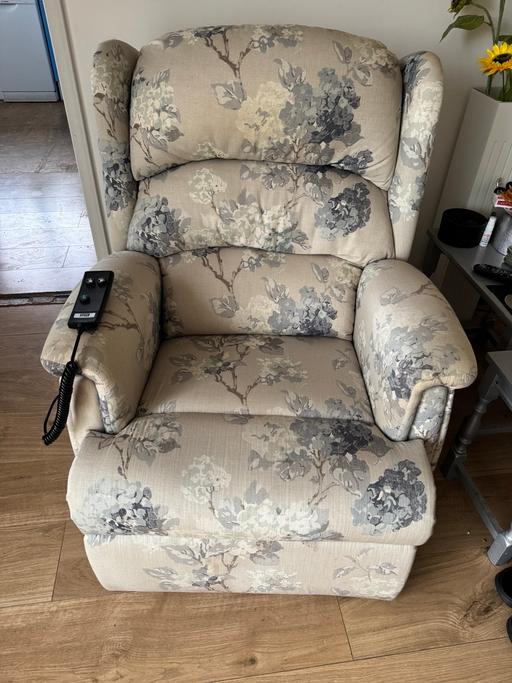 Buy & Sell Jaywick Tendring - Photos for HSL LIFT AND RISE RECLINER