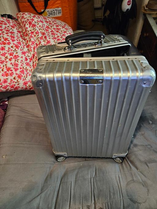 Buy & Sell Cricklewood North West London - Photos for suitcase