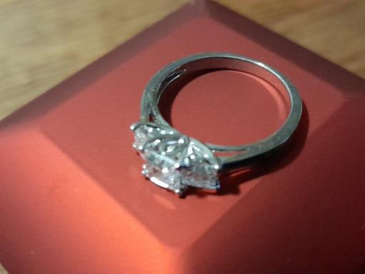 Buy & Sell Stanfree Bolsover - Photos for 3 stone Ring.